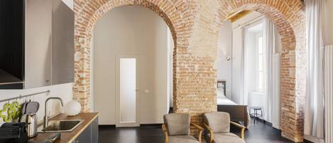 Fridge, oven, stovetop, dishwasher