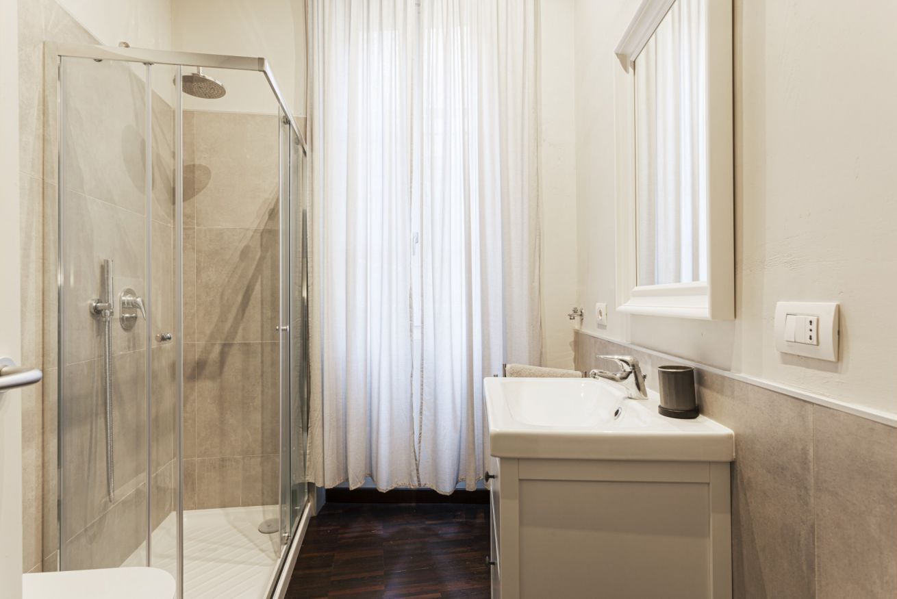 Ducha, secador de pelo, bidet, toallas