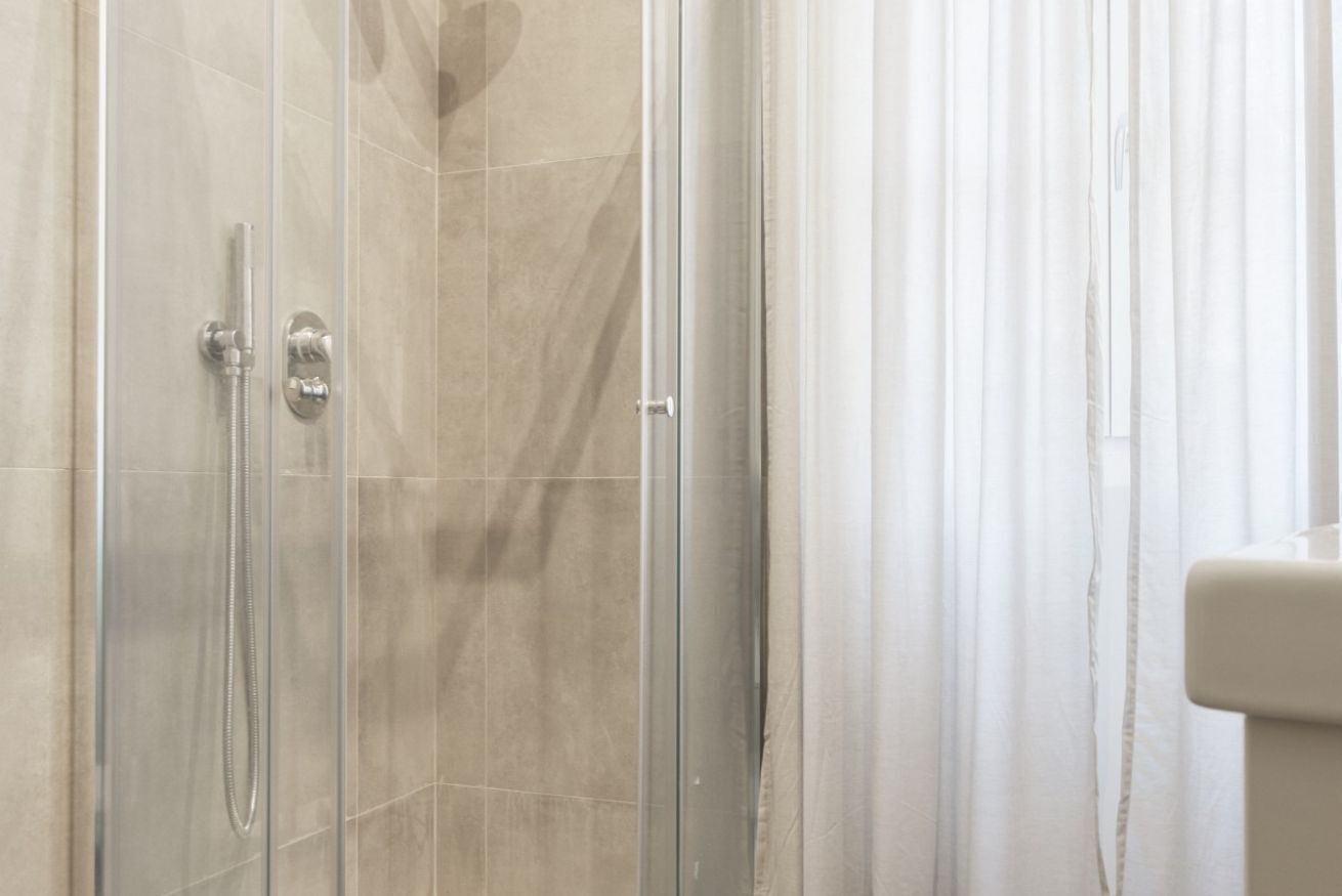 Dusche, Haartrockner, Bidet, Handtücher