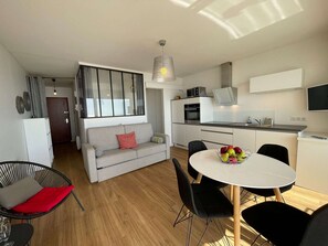 TV - Spacious studio cabin 4 pers, balcony, renovated, near ocean, Saint-Hilaire-de-Riez (Saint-Hilaire-de-Riez)