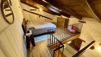 1 Schlafzimmer, Schreibtisch, Bügeleisen/Bügelbrett, Reisekinderbett