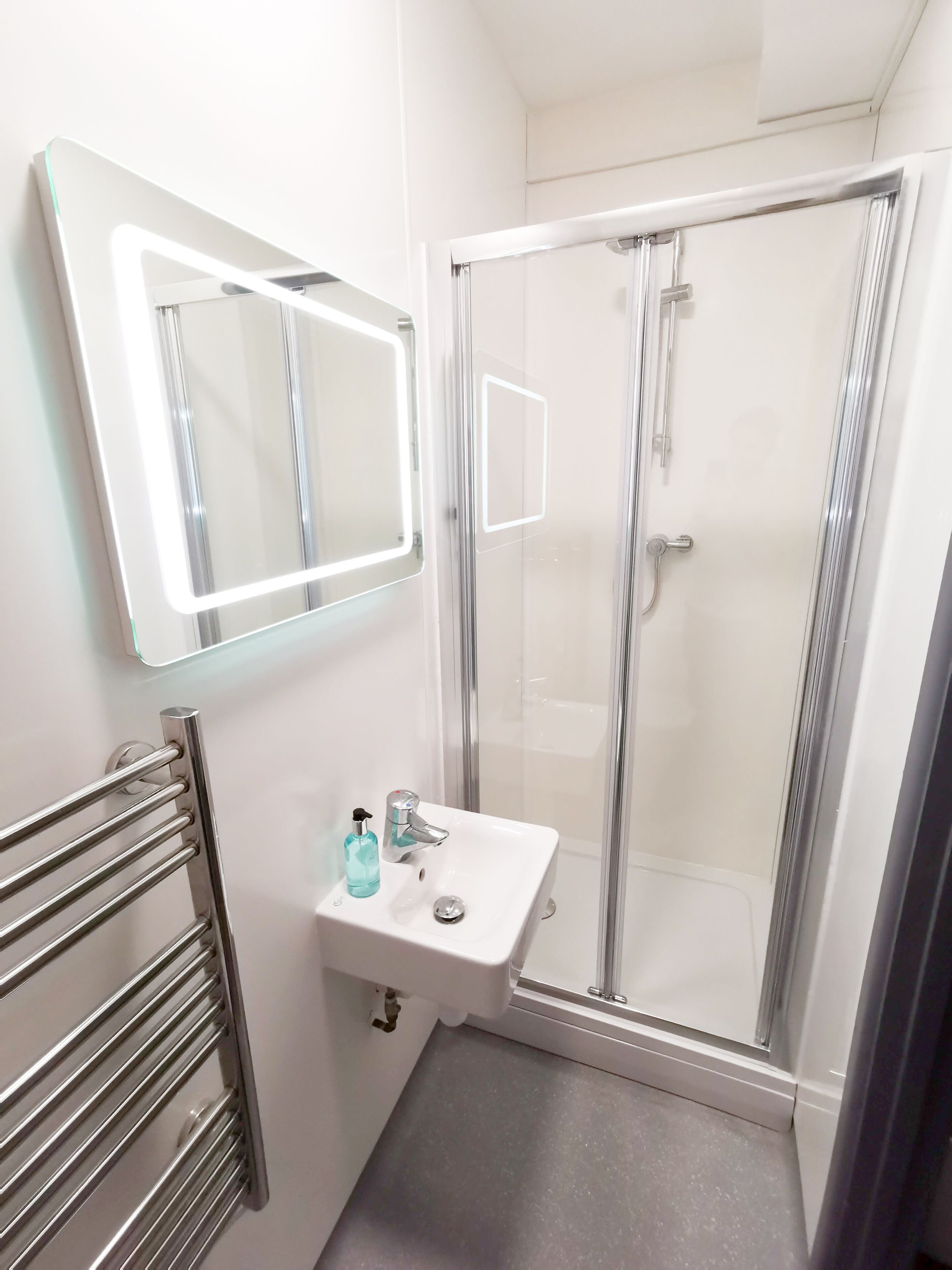 Double Room | Bathroom | Shower