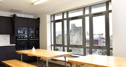 Cwtsh Hostel