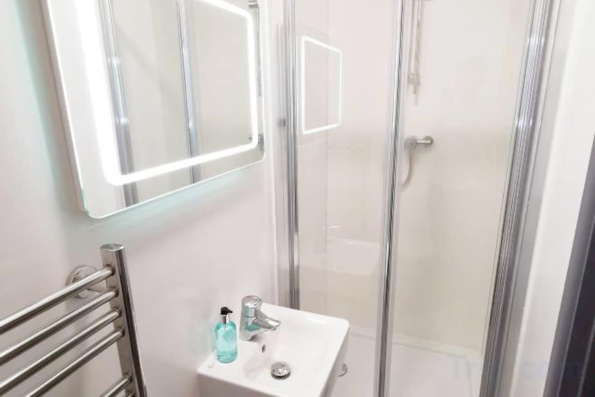Bathroom | Shower