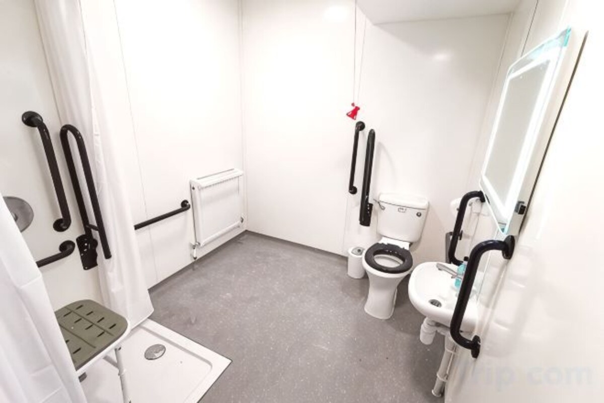 Bathroom | Shower