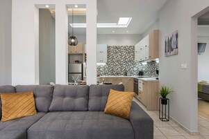 32-inch flat-screen TV with digital channels, TV