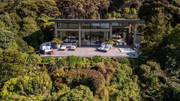 A modern house with a deck, surrounded by dense forest. - KAURI HILL ESTATE Luxe Retreat Overlooking Whangaroa Harbour (Northland)