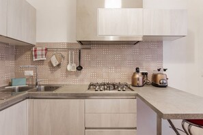 Kühlschrank, Ofen, Herdplatte, Geschirrspüler