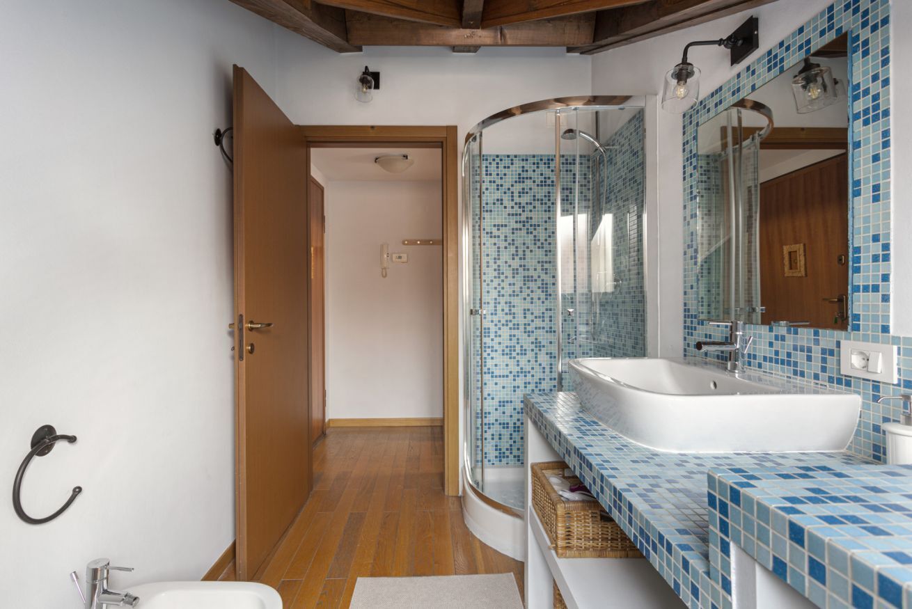 Dusche, Haartrockner, Bidet, Handtücher
