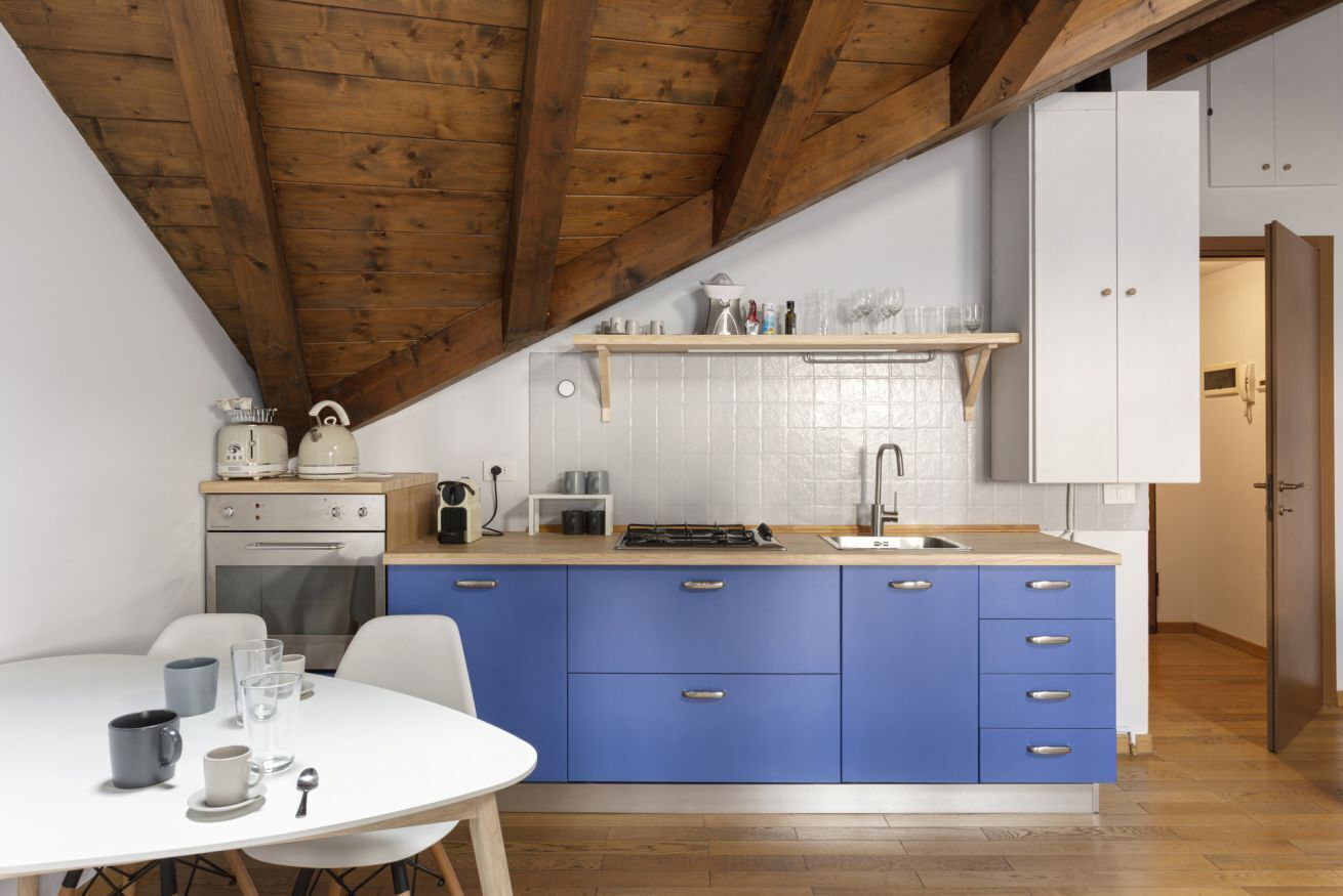 Frigorifero, forno, piano cottura, macchina per tè/caffè