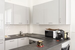 Fridge, microwave, oven, stovetop