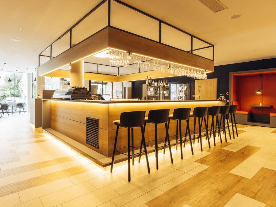 Bar (trong khuôn viên)