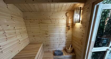 Retro Lodge nr Dartoor With hot tub & opt Sauna