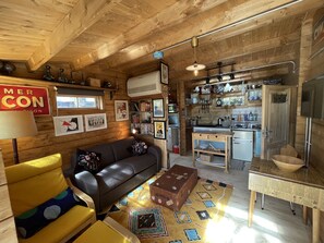 Cabin | 1 bedroom, iron/ironing board, free WiFi, bed sheets - Retro Lodge nr Dartoor With hot tub & opt Sauna (Newton Abbot)