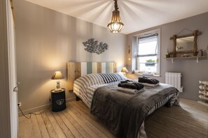 2 chambres, fer et planche à repasser, Wi-Fi gratuit, draps fournis