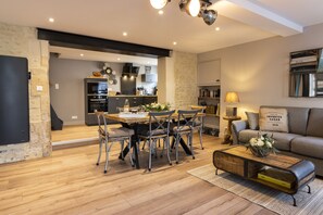 TV connectée, jeux vidéo, lecteur de DVD, livres