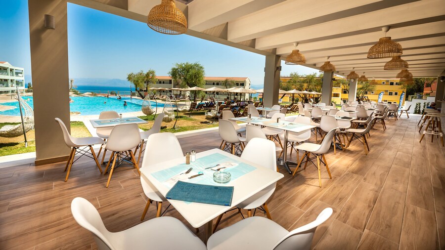 Robolla Beach Aparthotel