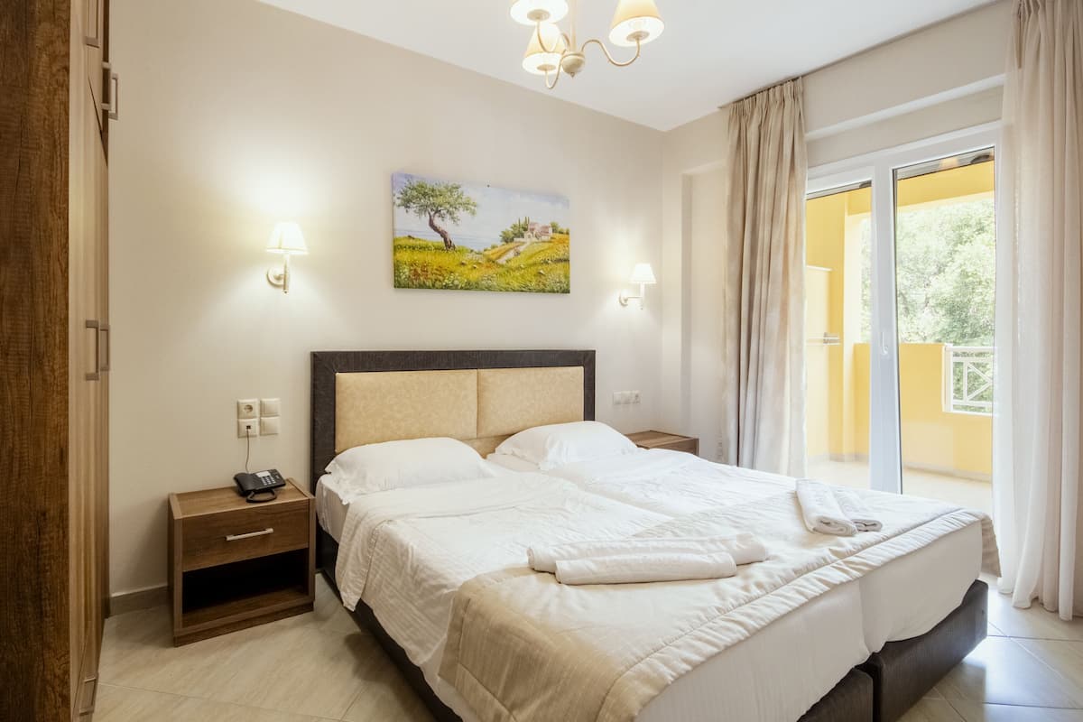 Deluxe Apartment | 1 bedroom, in-room safe, free WiFi, bed sheets