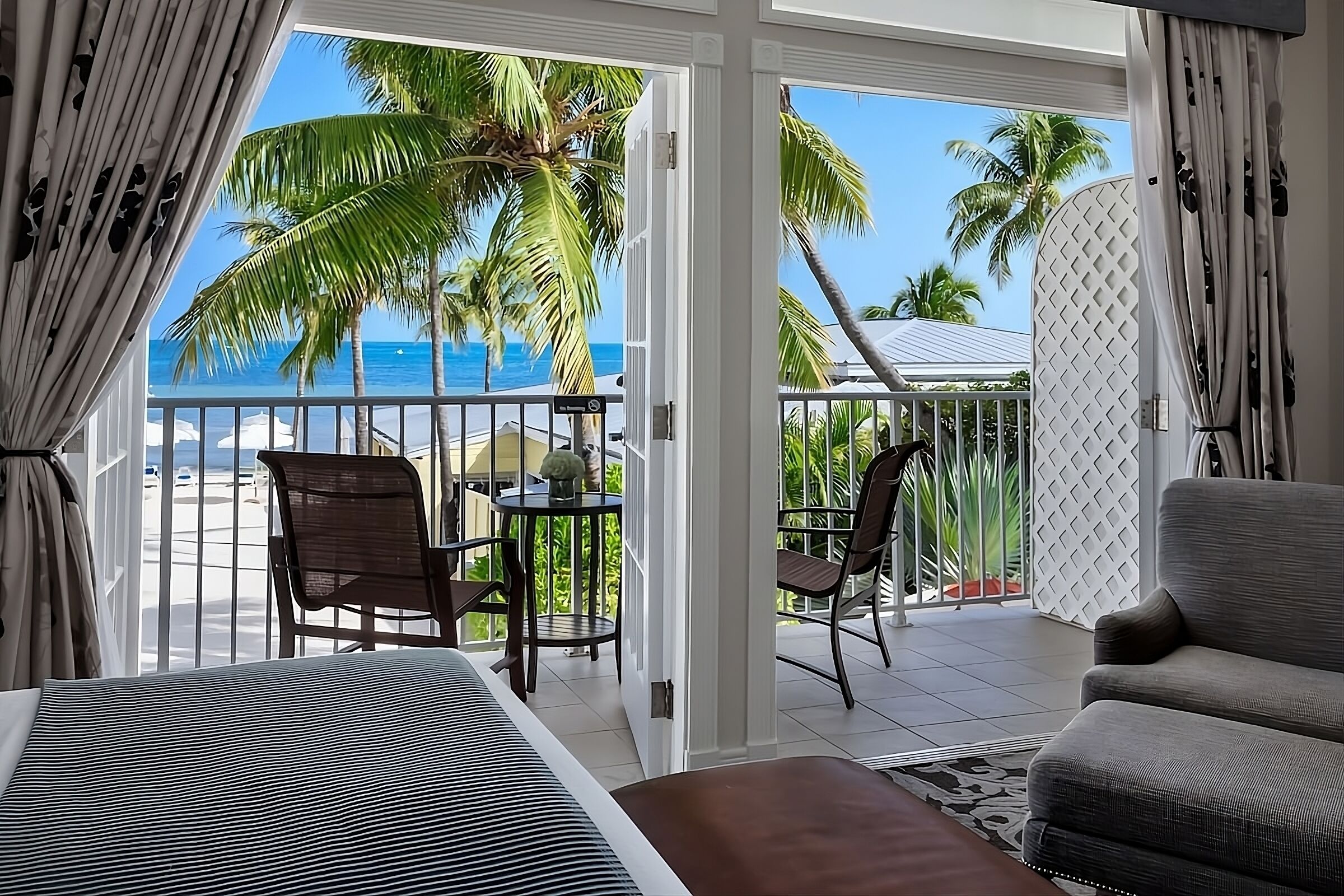 You Found it! Key West Getaway! Oceanfront Pool, Onsite Dining, Bike Rental!