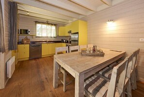 Dining - Pretty family home aux Americains, spa option (CAP FERRET)