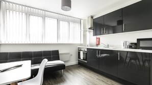 Desk, laptop workspace, WiFi (free), bed sheets - Stanley Street Studios (Liverpool)