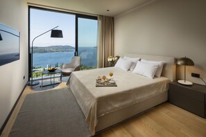 5 bedrooms, in-room safe, desk, iron/ironing board