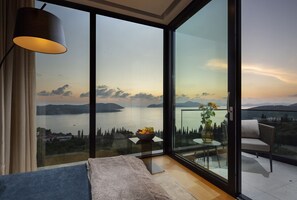 5 Schlafzimmer, Zimmersafe, Schreibtisch, Bügeleisen/Bügelbrett