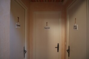 المنشأة من الداخل