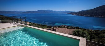 5-star architect-designed villa *****, swimming pool, walking distance to beach