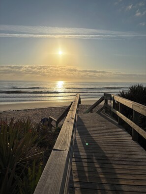 Beach nearby, sun-loungers, beach towels