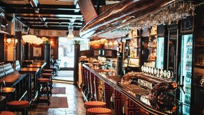A bar area with stools, a beer tap, and a counter. - Hotel Bishops Arms Strangnas (Strängnäs)