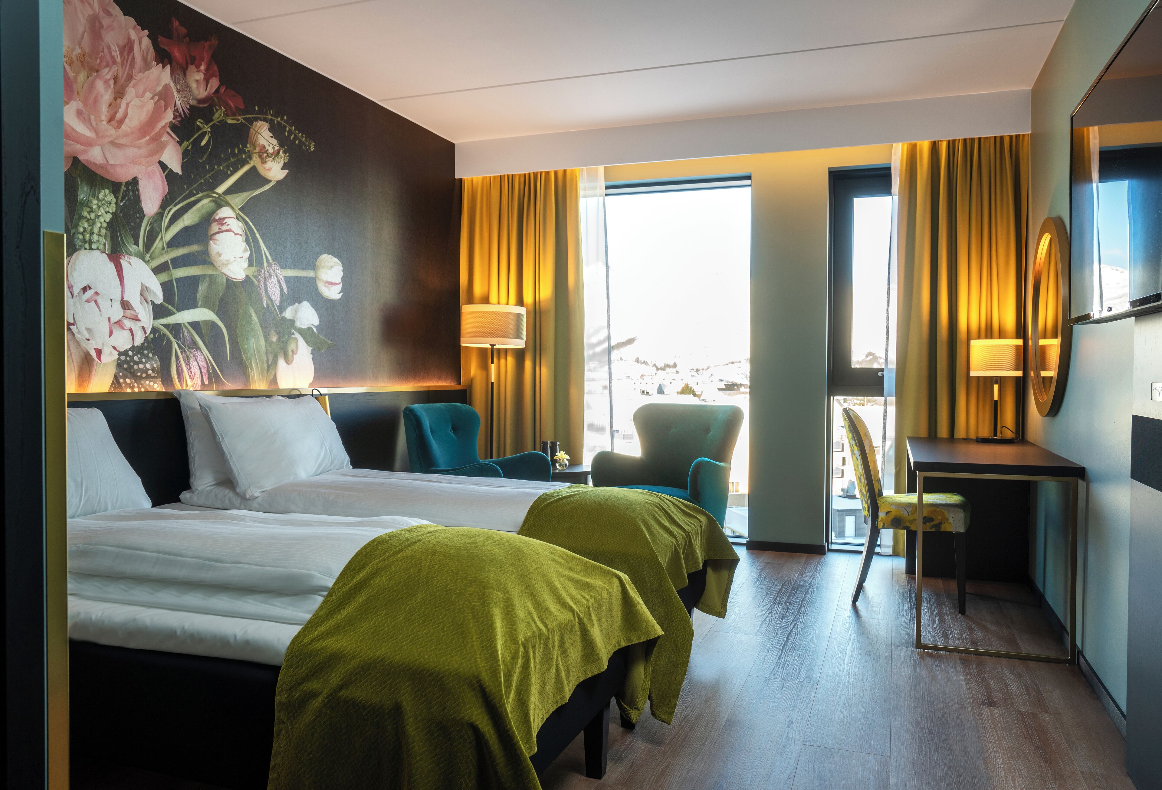 standard twin room | minibar, in-room safe, desk, laptop workspace