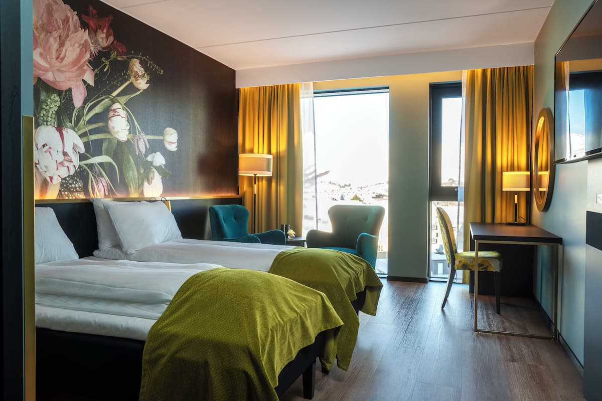 standard twin room | minibar, in-room safe, desk, laptop workspace