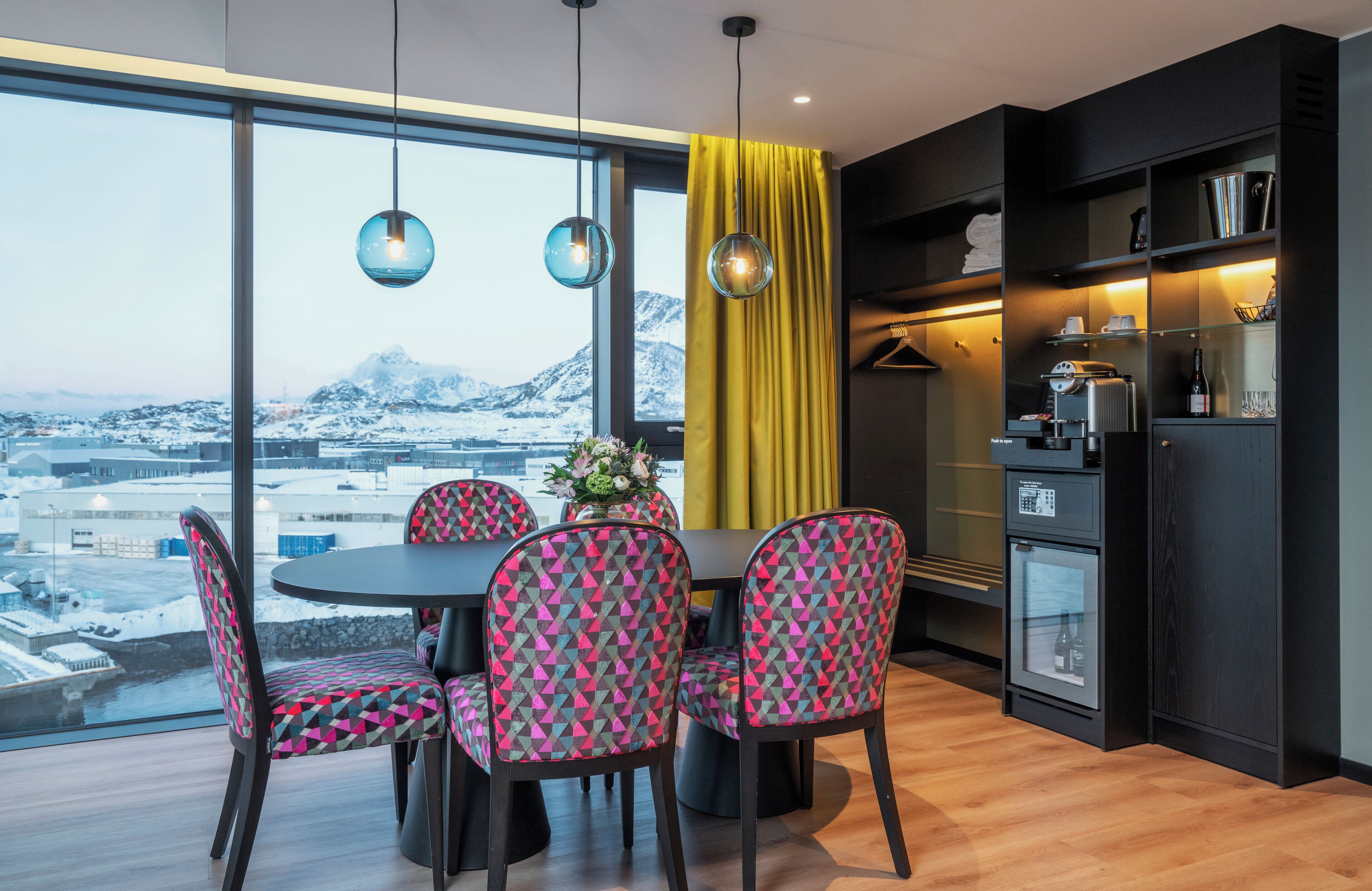 junior suite, non smoking | in-room dining