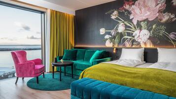 Quarto empresarial, para não fumantes | Frigobar, cofres nos quartos, escrivaninha