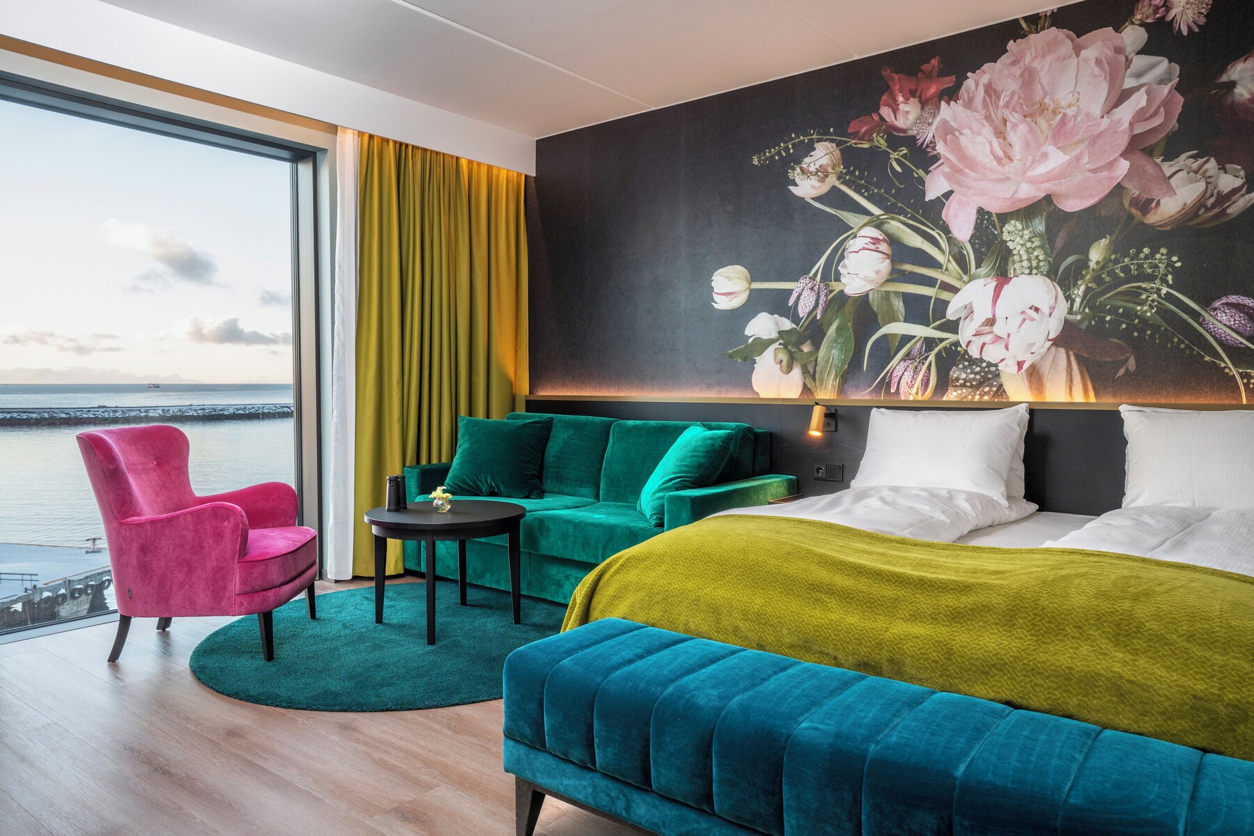 Business Room, Non Smoking | Minibar, in-room safe, desk, laptop workspace