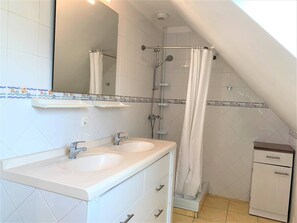 Bathroom - Quiberon - 4 rooms house - 77m² - quiet area (QUIBERON)