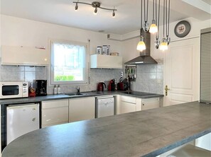 Fridge, dishwasher, toaster, cookware/dishes/utensils