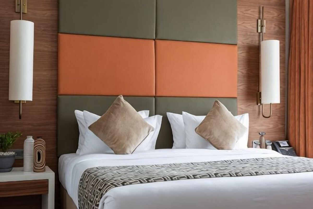 Premium bedding, minibar, in-room safe, laptop workspace