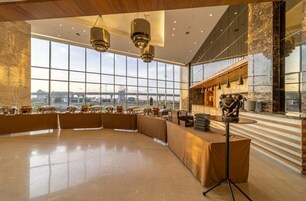 Desayuno buffet diario (USD 30 por persona)