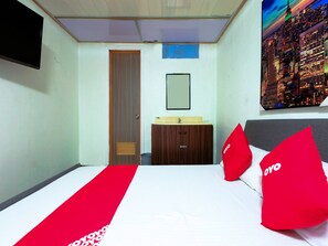 Deluxe Double Room | Free WiFi, bed sheets - Remedios Apartment (Manila)