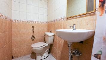 غرفة مزدوجة عادية | حمام | تجهيزات دش، مناشف