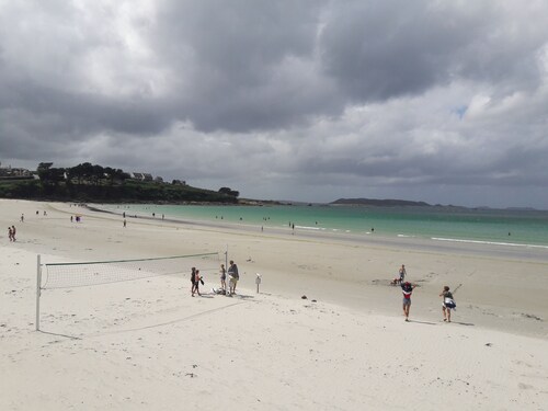 House with large garden ideally located 5 minutes walk from Trestel beach