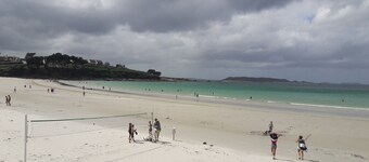 House with large garden ideally located 5 minutes walk from Trestel beach