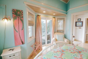 7 bedrooms, WiFi, bed sheets
