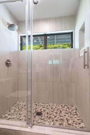 Shower, hair dryer, towels - REMODELED-LARGE LANAI-RESORT LIVING-AC-OCEAN VIEWS-METICULOUS CLEANING (Wailea)