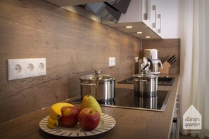 Réfrigérateur, four, plaque de cuisson, lave-vaisselle