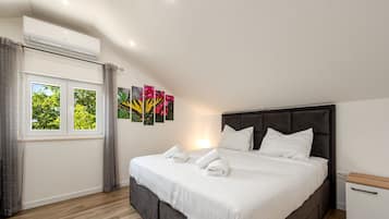3 bedrooms, soundproofing, free cots/infant beds, bed sheets