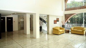 Lobby sitting area - Rowan Tree by Poppys Chennai (Chennai)