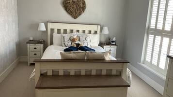 3 bedrooms, iron/ironing board, free WiFi, bed sheets